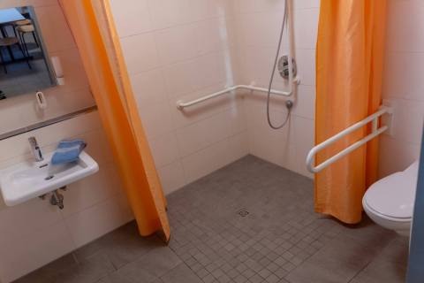32Badezimmer behindertengerecht